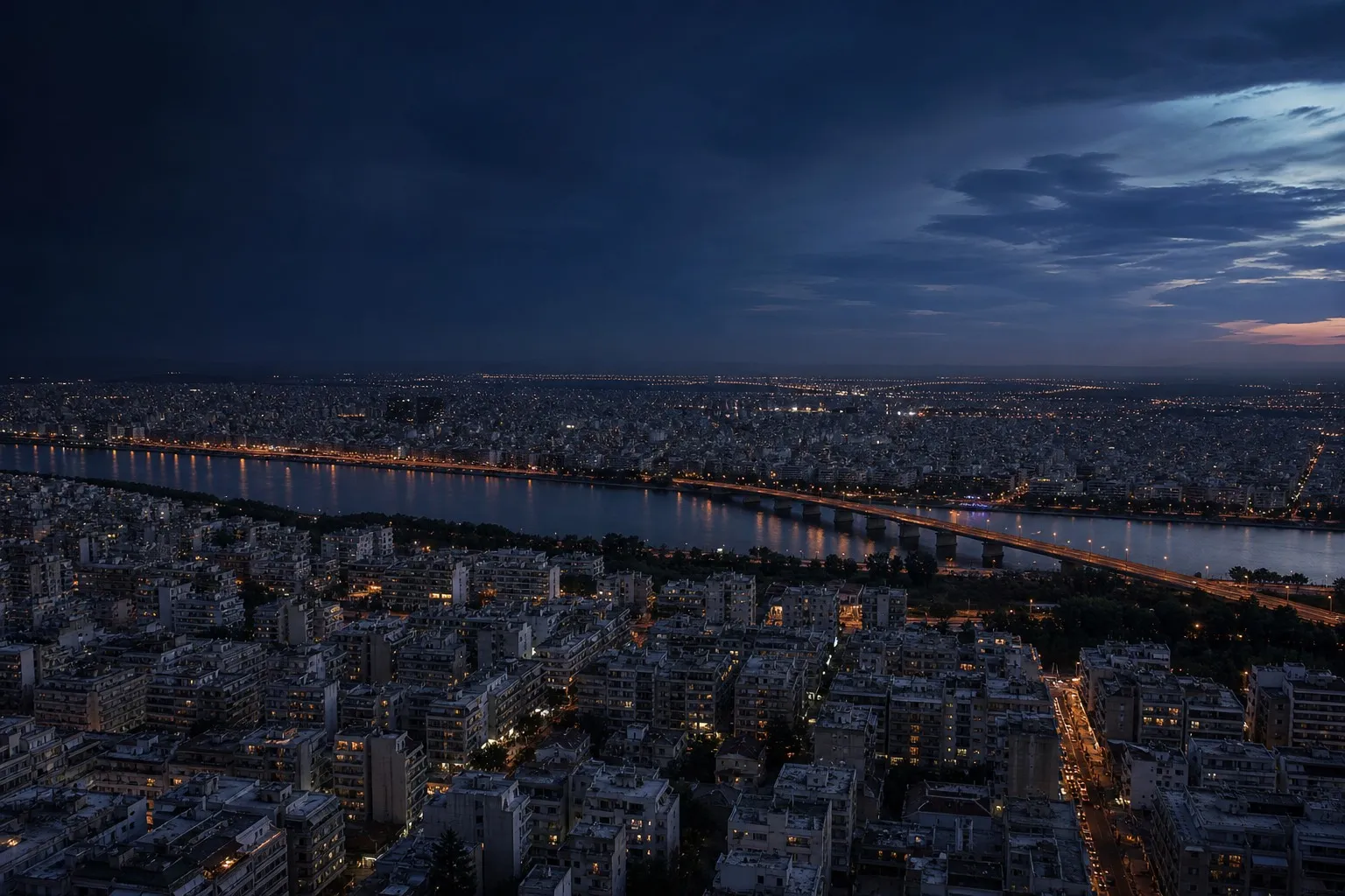 Adana şehir manzarası ve çok katlı apartmanlar